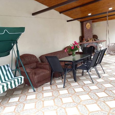 Guest House Ivo ボルジョミ エクステリア 写真