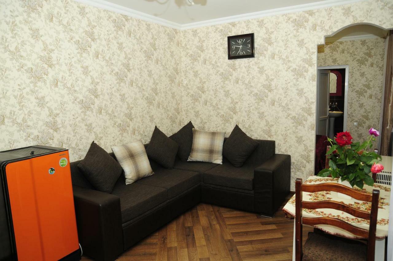 Guest House Ivo ボルジョミ エクステリア 写真