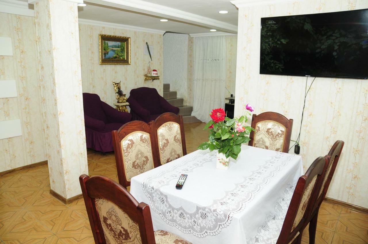 Guest House Ivo ボルジョミ エクステリア 写真