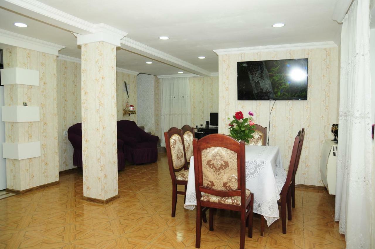 Guest House Ivo ボルジョミ エクステリア 写真