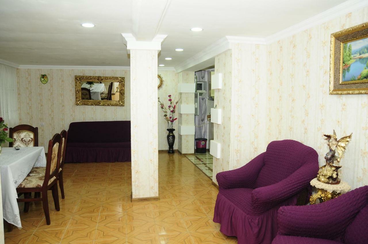 Guest House Ivo ボルジョミ エクステリア 写真